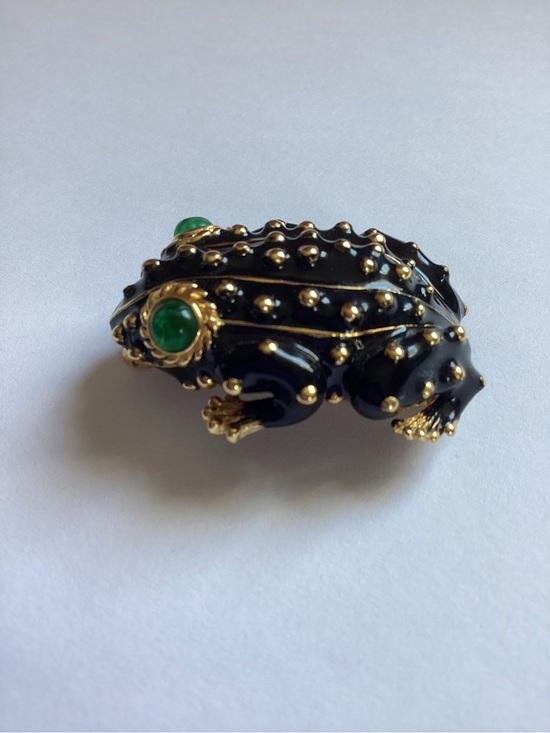 Ciner Jewelry - Vintage Ciner Frog Brooch Black Enamel Gold Tone